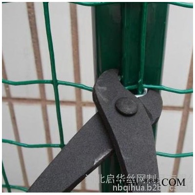 供應光伏電站圍網    光伏電站護欄網   綠化護欄網   荷蘭網廠家   護欄網廠家   綠色鐵絲網  **隔離柵廠家
