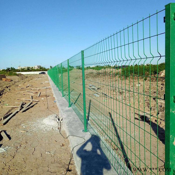 拓俊 綠色光伏雙邊絲護欄 高速公路低碳鋼絲防護邊框圍欄 鐵絲隔離護欄網(wǎng)
