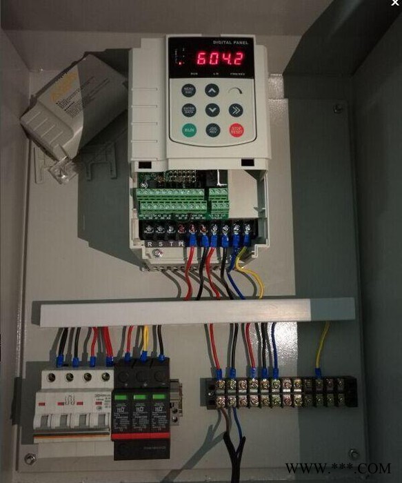 光伏水泵逆變器，太陽能光伏抽水，揚水逆變器750W